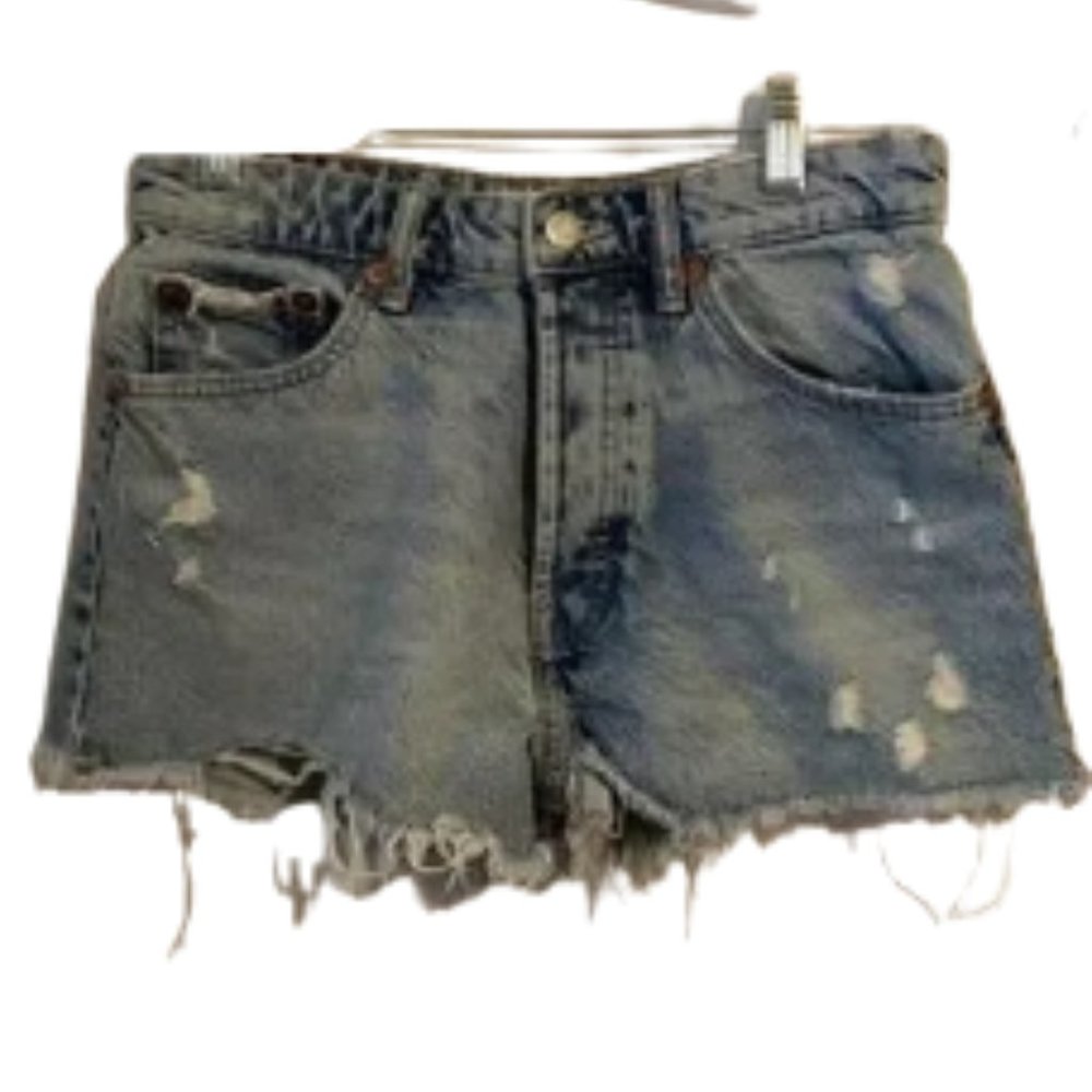 Zara women’s distressed button fly jean shorts size 4